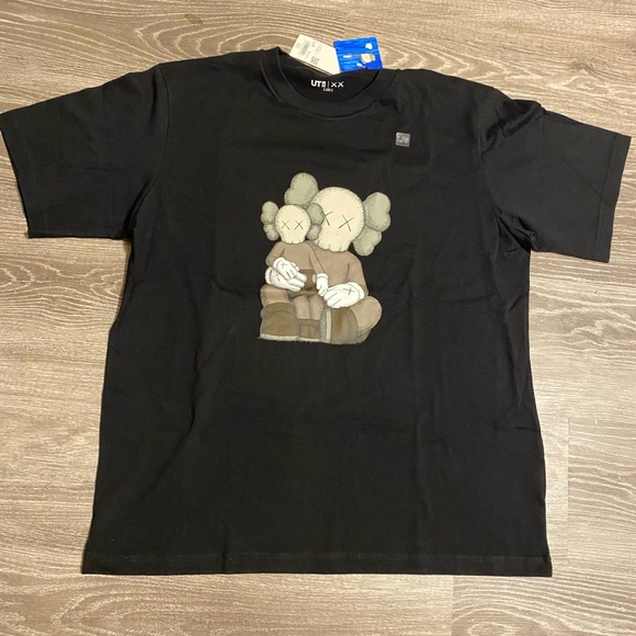 Uniqlo x KAWS Other - Uniqlo x Kaws 2023 tee brand new